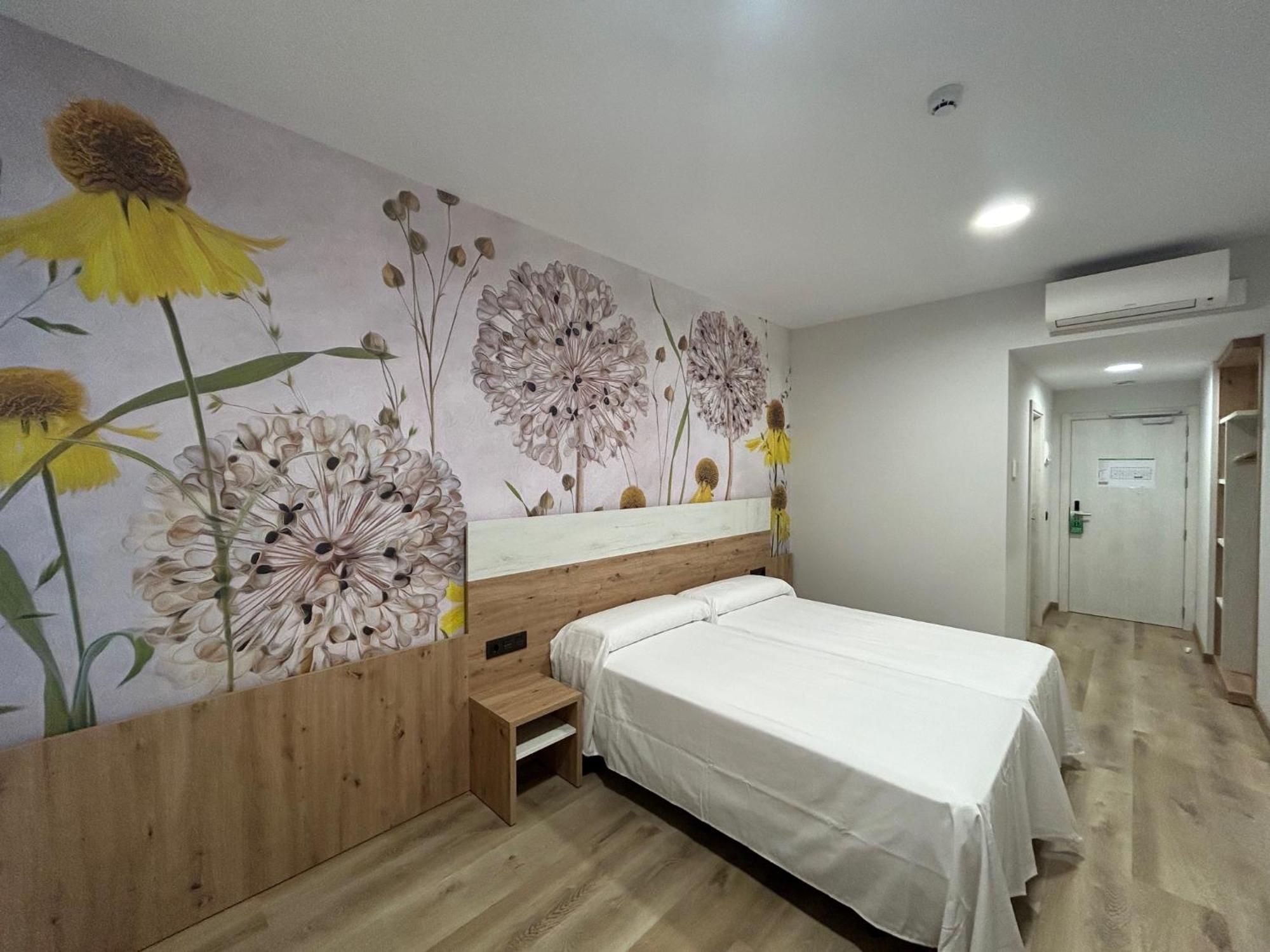 Hotel Javalambre La Puebla De Valverde Bagian luar foto