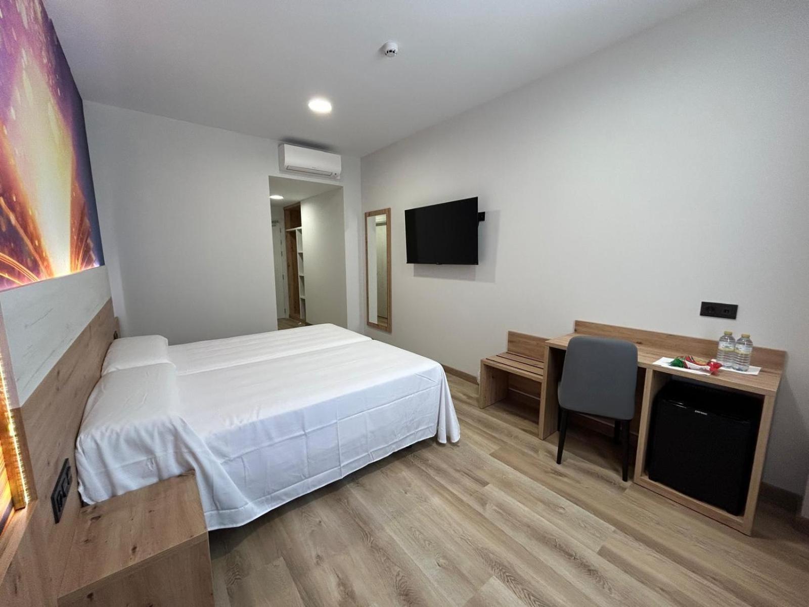 Hotel Javalambre La Puebla De Valverde Bagian luar foto